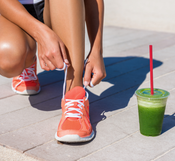 teas_beverage_solution athletic woman with green smoothie