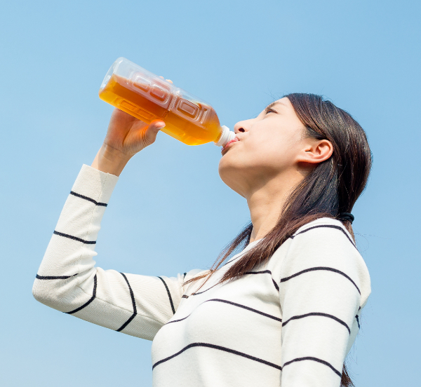 teas_health_benefits healthy woman drinking bottled tea